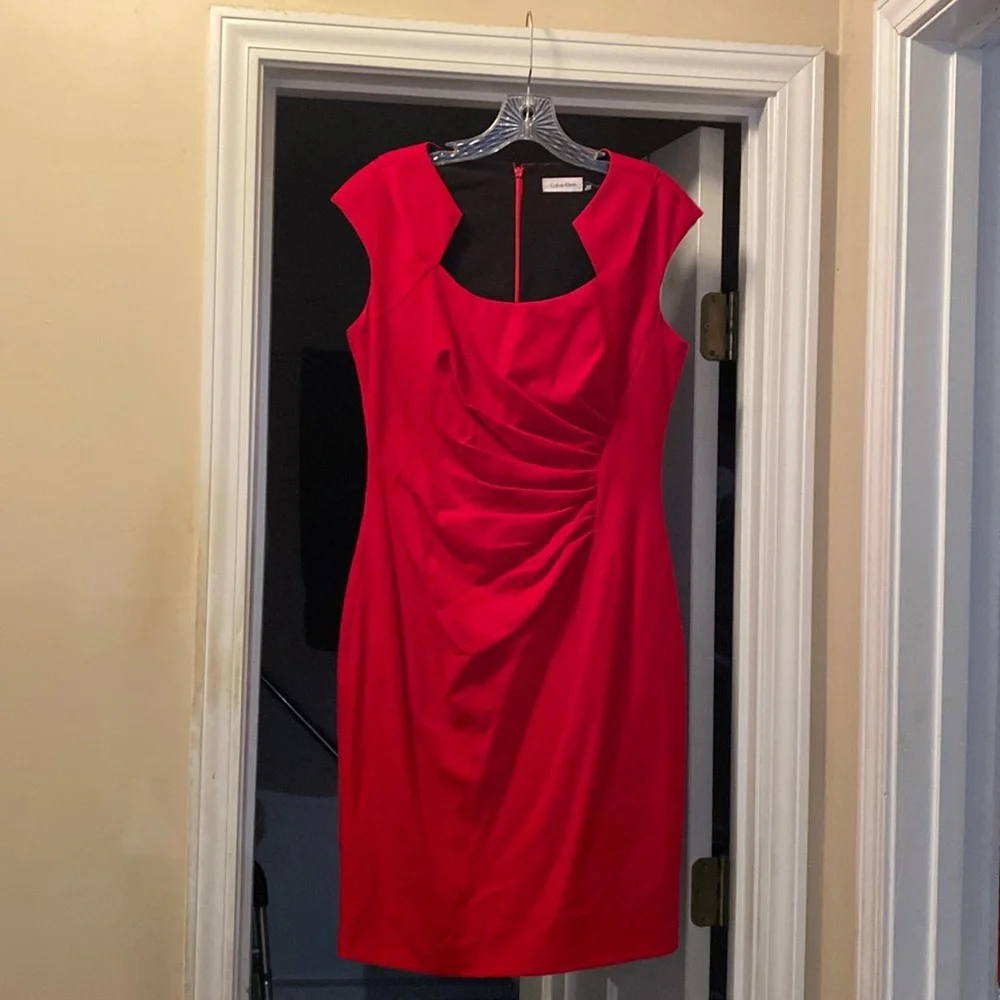 Red Calvin Klein - Picture 1 of 3